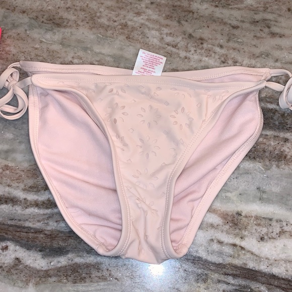 Blush string cut out bottoms - Picture 1 of 3
